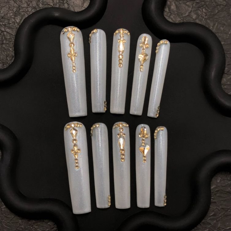 White & Gold Gem Press-On Nails – Luxury Shimmer Coffin Set