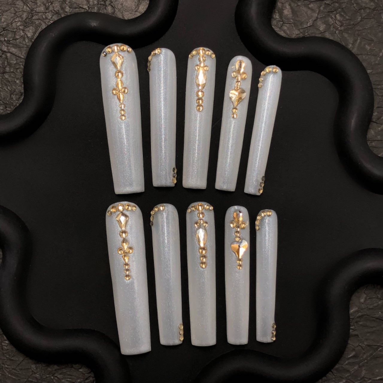 White & Gold Gem Press-On Nails – Luxury Shimmer Coffin Set