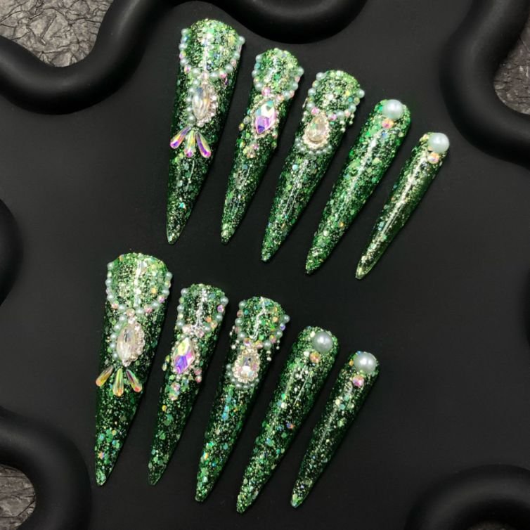 Emerald Sparkle Jewel Press-On Nails – A Regal Fantasy at Your Fingertips
